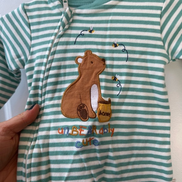 Jojo Maman Bebe Green Stripes Bear Appliqué Footie (Size Newborn) - Picture 3 of 6